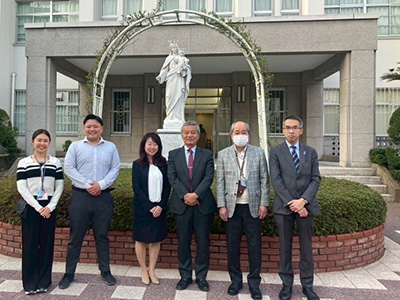 小学校同窓会より奥前校長先生にご挨拶